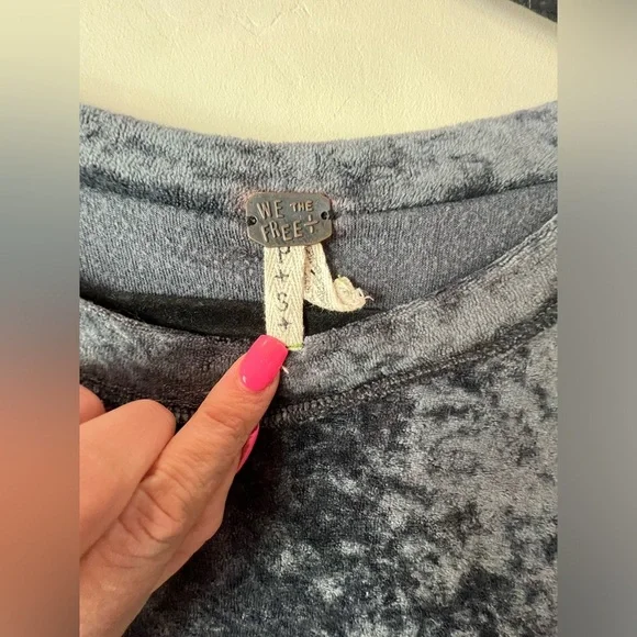 We The Free People Milan Blue crushed velvet top sweatshirt size Small - Picture 5 of 6